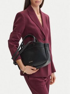 GINO ROSSI Torebka C-LDA8549 Czarny. Czarne torebki klasyczne Gino Rossi, bez wzorów, ze skóry, bez dodatków. Za 199,99 zł.