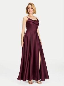 Swing Sukienka wieczorowa 5AI13600 Bordowy Regular Fit. Czerwone sukienki Swing, bez wzorów, z syntetyku, wizytowe, bez kołnierzyka, bez ramiączek. Za 630,99 zł.