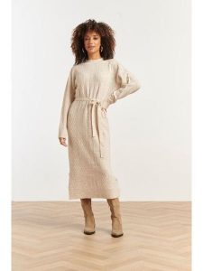 Smashed Lemon Sukienka dzianinowa w kolorze beżowym rozmiar: M. Brązowe sukienki Smashed Lemon, na co dzień, m, bez wzorów, z dzianiny, bez kołnierzyka, bez ramiączek, midi, proste. Za 143,99 zł.