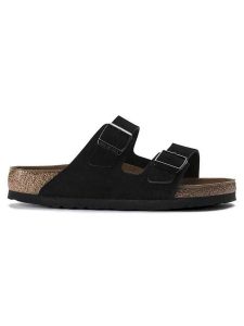 Birkenstock Skórzane klapki "Arizona SFB" w kolorze czarnym rozmiar: 40. Czarne klapki Birkenstock, bez wzorów, ze skóry, z otwartym noskiem, bez obcasa. Za 426,06 zł.