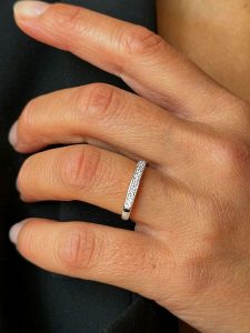 DIA DIAMONDS Srebrny pierścionek z diamentami rozmiar: 56. Szare pierścionki DIA DIAMONDS, z diamentem, srebrne. Za 417,28 zł.