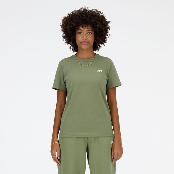 Koszulka damska New Balance WT41509DEK – zielona. Zielone bluzki New Balance, s, bez wzorów, z bawełny, eleganckie, bez kołnierzyka, bez ramiączek. Za 49,99 zł.