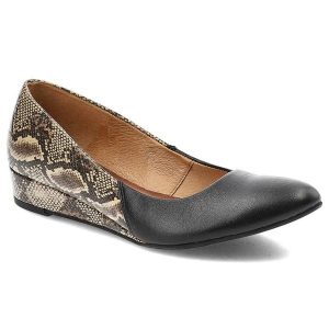 Czarne Czółenka Maciejka Damskie Eleganckie Buty. Czarne czółenka Maciejka, bez wzorów, ze skóry, bez obcasa, na koturnie, bez zapięcia. Za 179,00 zł.
