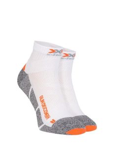 Skarpety biegowe X-Socks Run Discovery 4.0. Białe skarpetki X-Socks, bez wzorów, z materiału. Za 50,00 zł.