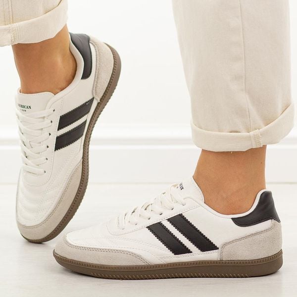 Biało czarne półbuty damskie American Club RD33. Białe półbuty American CLUB, na jesień, bez wzorów, z jeansu, z okrągłym noskiem, bez obcasa, na płaskiej podeszwie, bez zapięcia. Za 179,00 zł.