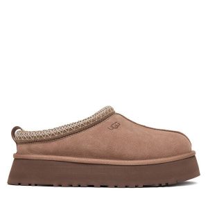 Śniegowce Ugg. Brązowe buty zimowe Ugg, bez obcasa, bez zapięcia. Za 639,99 zł.