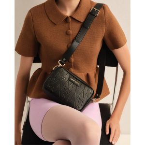 Torebka Nine West. Czarne listonoszki Nine West, bez wzorów, bez dodatków. Za 219,99 zł.