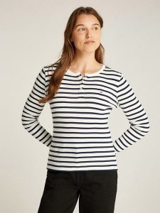 TOMMY JEANS Koszulka w kolorze biało-granatowym rozmiar: XS. Białe bluzki Tommy Jeans, xs, bez wzorów, z bawełny, bez kołnierzyka, bez ramiączek. Za 136,45 zł.