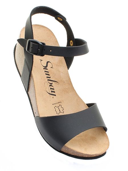 Sunbay Sandały "Yucca" w kolorze czarnym na koturnie rozmiar: 40. Czarne sandały Sunbay, bez wzorów, bez obcasa, na koturnie, bez zapięcia. Za 156,98 zł.