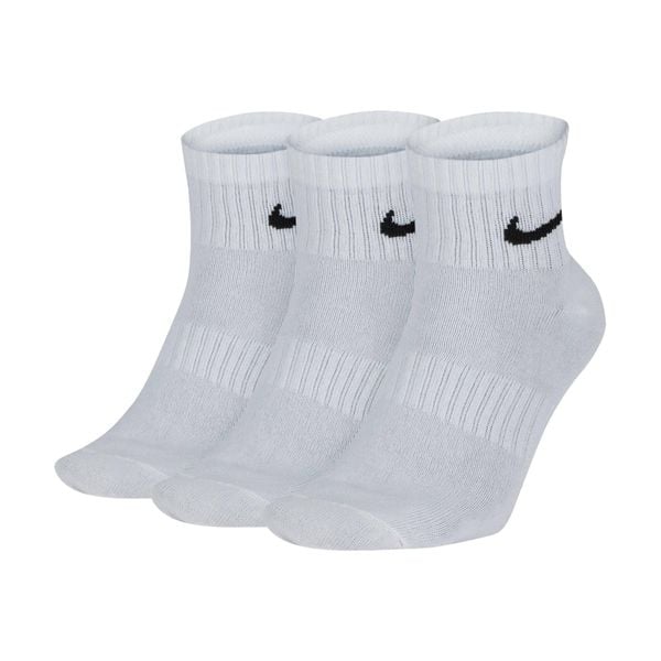 Skarpetki treningowe Nike Everyday Lightweight Ankle 3 pack do kostki. Białe skarpetki Nike, bez wzorów. W wyprzedaży za 59,90 zł.