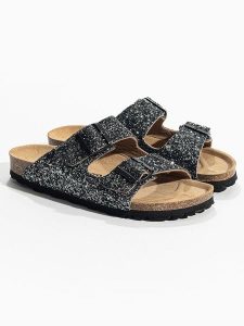 BAYTON Klapki "Tracy" w kolorze czarnym rozmiar: 37. Czarne klapki Bayton, bez wzorów, z otwartym noskiem, bez obcasa. Za 179,95 zł.