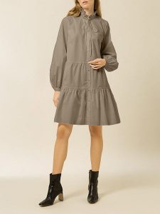 IVY & OAK Sukienka w kolorze khaki rozmiar: 36. Brązowe sukienki IVY & OAK, bez wzorów, z bawełny, bez kołnierzyka, bez ramiączek, mini. Za 220,63 zł.