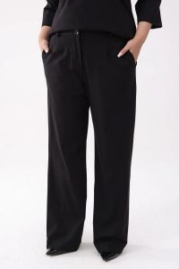 Eleganckie czarne spodnie Soft Comfort z kieszeniami PLUS SIZE XXL. Czarne spódnice Moda Size Plus Iwanek, do pracy, plus size, bez wzorów, z nylonu, biznesowe, plus size, mini. Za 229,90 zł.