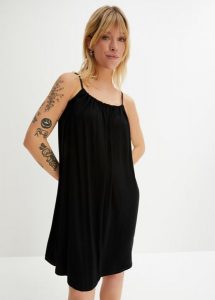 Sukienka z dżerseju z lejącej wiskozy. Czarne sukienki bonprix, bez wzorów, z dżerseju, bez kołnierzyka, bez ramiączek. Za 62,99 zł.