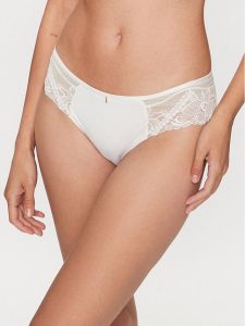 Chantelle Figi klasyczne Orangerie C17Q40 Biały. Białe figi Chantelle, bez wzorów, z syntetyku. Za 169,99 zł.