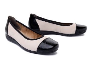 RIEKER L9351-80 white combination, baleriny damskie. Brązowe balerinki Rieker, bez wzorów, bez obcasa, bez zapięcia. Za 299,90 zł.