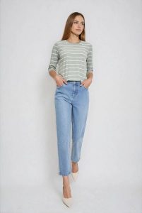 Jeansy z prostą nogawką niebieskie. Niebieskie jeansy MOODO, bez wzorów, z bawełny. Za 139,99 zł.