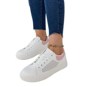 Białe ażurowe sneakersy Semhar. Białe trampki w ażurowe wzory, z gumy, bez zapięcia. Za 101,26 zł.