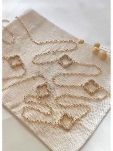 Atelier MIU Pozłacany naszyjnik z elementami ozdobnymi - dł. 80 cm rozmiar: onesize. Żółte naszyjniki Atelier MIU, z cyrkonią, pozłacane. Za 100,75 zł.