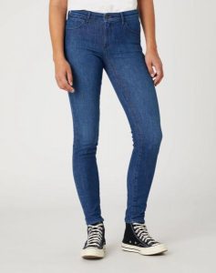 DAMSKIE SPODNIE WRANGLER SKINNY GOOD LIFE 112144781. Rurki Wrangler, z jeansu. Za 219,99 zł.