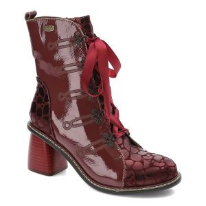 Czerwone Botki Laura Vita Eleganckie Obuwie Damskie. Czerwone botki LAURA VITA, bez wzorów, z lakierowanej skóry, bez obcasa, na obcasie, bez zapięcia. Za 449,00 zł.