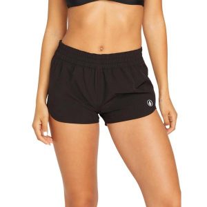 Spodenki turystyczne damskie Volcom Simply Solid. Czarne szorty Volcom, bez wzorów, z elastanu, sportowe. Za 168,80 zł.