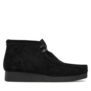 Botki Clarks. Czarne botki Clarks, bez wzorów, bez obcasa, na płaskiej podeszwie, bez zapięcia. Za 519,99 zł.