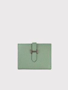Lucky Bees Portfel "Helsinki" w kolorze miętowym - 12 x 10 x 1,5 cm rozmiar: onesize. Zielone portfele Lucky Bees, bez wzorów, z materiału. Za 73,99 zł.