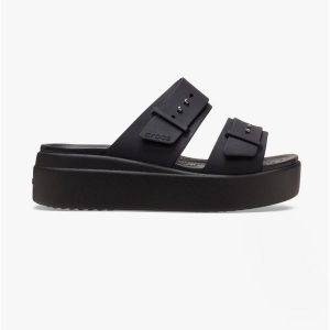 Klapki damskie Crocs Brooklyn Low Wedge. Czarne klapki Crocs, bez wzorów, bez obcasa. Za 249,00 zł.