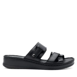 Klapki Go Soft. Czarne klapki Go Soft, bez wzorów, bez obcasa. Za 129,99 zł.
