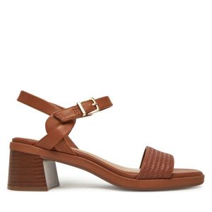 Sandały Clarks. Brązowe sandały Clarks, bez wzorów, bez obcasa, na słupku, bez zapięcia. Za 279,99 zł.