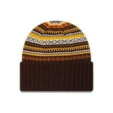 Czapka zimowa damska New Era Rail Isle Cuff Knit Beanie. Brązowe czapki New Era, bez wzorów, sportowe. Za 129,99 zł.
