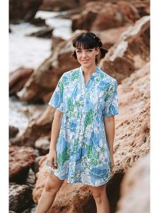 Isla Bonita by SIGRIS Bluzka w kolorze błękitno-zielonym rozmiar: 3XL. Niebieskie bluzki Isla Bonita by SIGRIS, xl, bez wzorów, z bawełny, bez kołnierzyka, bez ramiączek. Za 88,02 zł.