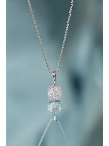 ATELIER DU DIAMANT Złota zawieszka "Eclat Céleste" z diamentami rozmiar: onesize. Szare zawieszki ATELIER DU DIAMANT, z diamentem, złote. Za 869,99 zł.