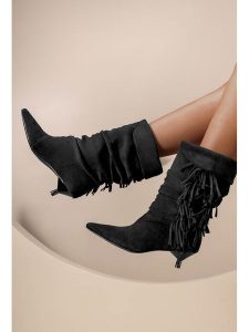 C'M Botki w kolorze czarnym rozmiar: 41. Czarne botki C'M, bez wzorów, bez obcasa, na szpilce, bez zapięcia. Za 152,99 zł.