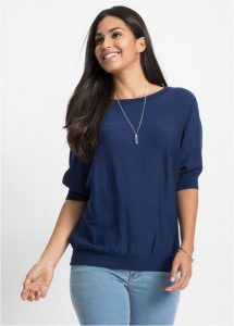 Sweter z dzianiny o gładkim splocie drobnych oczek. Niebieskie swetry klasyczne bonprix, z dzianiny, bez kołnierzyka. Za 82,99 zł.