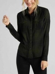 LEE REGULAR WESTERN SHIRT DAMSKA KOSZULA MATERIAŁOWA SERPICO GREEN L45SGBOJ 112110479. Zielone koszule Lee, l, bez wzorów, z materiału, bez kołnierzyka, bez ramiączek. Za 129,99 zł.