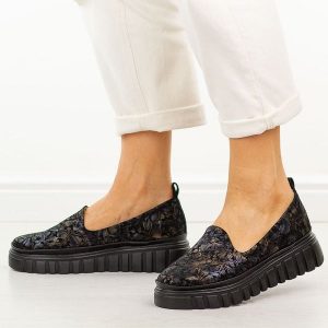 Czarne multi skórzane półbuty damskie Filippo Dp7703/26. Czarne półbuty Filippo, na jesień, bez wzorów, z jeansu, z okrągłym noskiem, bez obcasa, na platformie, bez zapięcia. Za 229,00 zł.