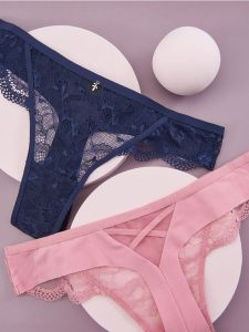 Majtki stringi 2 pack - wielobarwny. Stringi Sinsay, bez wzorów, z koronki. Za 19,99 zł.