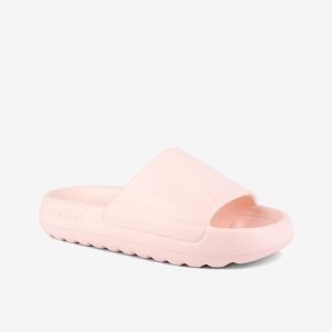 Klapki damskie Coqui. Czerwone klapki Coqui, bez wzorów, z materiału, bez obcasa. Za 136,99 zł.