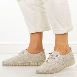 Złote skórzane półbuty damskie Filippo Dp7810/26. Żółte półbuty Filippo, na lato, bez wzorów, z jeansu, z okrągłym noskiem, bez obcasa, na płaskiej podeszwie, bez zapięcia. Za 219,00 zł.