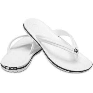 Japonki damskie Crocs Crocband Flip. Białe klapki Crocs, bez wzorów, bez obcasa. W wyprzedaży za 149,00 zł.