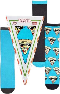 Skarpety Tastic Skarpetki unisex 3-pak Pizza Giftbox Blue. Czarne skarpetki Erima, bez wzorów, z bawełny. Za 140,99 zł.
