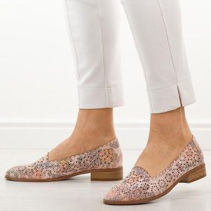 Multi ażurowe półbuty damskie Potocki 12320. Półbuty POTOCKI, na lato, w ażurowe wzory, ze skóry, z okrągłym noskiem, bez obcasa, na obcasie, bez zapięcia. Za 169,00 zł.