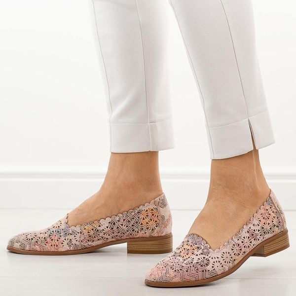 Multi ażurowe półbuty damskie Potocki 12320. Półbuty POTOCKI, na lato, w ażurowe wzory, ze skóry, z okrągłym noskiem, bez obcasa, na obcasie, bez zapięcia. Za 169,00 zł.