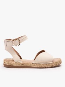 Kremowe płaskie sandały. Brązowe sandały Ryłko, bez wzorów, z gumy, z okrągłym noskiem, bez obcasa, na obcasie, bez zapięcia. Za 349,99 zł.