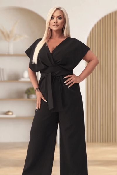 Elegancki czarny kombinezon Valentina XXL OVERSIZE WIOSNA. Czarne kombinezony Moda Size Plus Iwanek, na wiosnę, s, bez wzorów, z elastanu, eleganckie, bez kołnierzyka, bez ramiączek, krótkie. Za 469,90 zł.