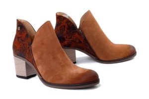 MACIEJKA 04492-46/00-5 rudy, botki damskie. Brązowe botki Maciejka, bez wzorów, ze skóry, bez obcasa, na obcasie, bez zapięcia. Za 307,93 zł.