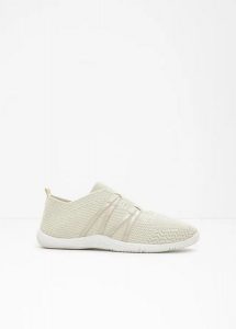 Buty barefoot z elastyczną podeszwą. Niebieskie buty sportowe bonprix, bez wzorów, bez zapięcia. Za 124,99 zł.