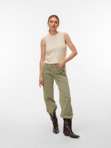 Vero Moda Top dzianinowy w kolorze beżowym rozmiar: M. Brązowe topy Vero Moda, m, bez wzorów, z dzianiny, bez kołnierzyka, bez ramiączek. Za 109,95 zł.